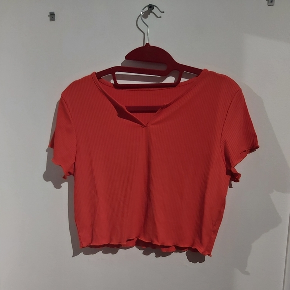 Red crop-top - Picture 4 of 4